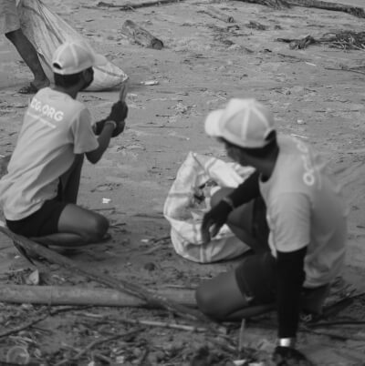 young men volunteering